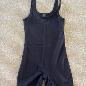 Aritzia TnAction black bodysuit
